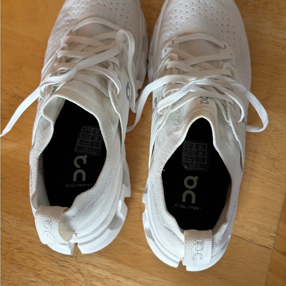 On Cloudswifts 4 Women's Running Sneakers in White - Picture 5 of 7